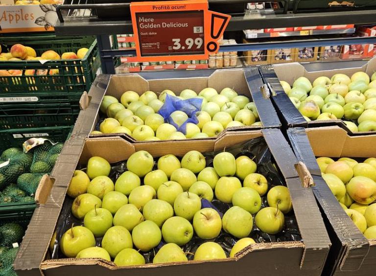 Fructe la supermarket, Foto: Hotnews / Florin Barbuta