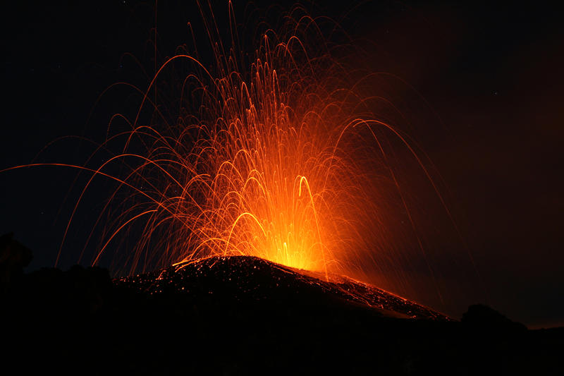 Eruptia Vulcanului Etna, Foto: Manfred Thuerig | Dreamstime.com