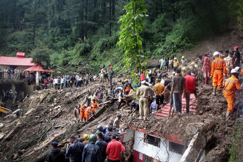 Autoritatile din India cauta supravietuitori dupa alunecari puternice de teren in statul Himachal Pradesh, Foto: AFP / AFP / Profimedia