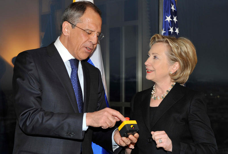 Hillary Clinton alaturi de Serghei Lavrov si butonul „buclucas” in 2009, Foto: Anonymous / AP - The Associated Press / Profimedia