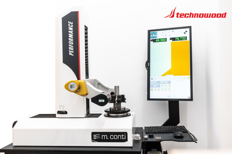 Noul aparat de măsurare cu precizie de 0,001 mm., Foto: Technowood