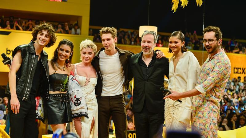 Florence Pugh alaturi de regizorul Denis Villeneuve si distributia filmului Dune: Part Two, Foto: DESI / BACKGRID / Backgrid USA / Profimedia