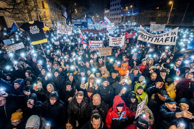 Protest antiguvernamental la Bratislava (Slovacia), Foto: TOMAS BENEDIKOVIC / AFP / Profimedia