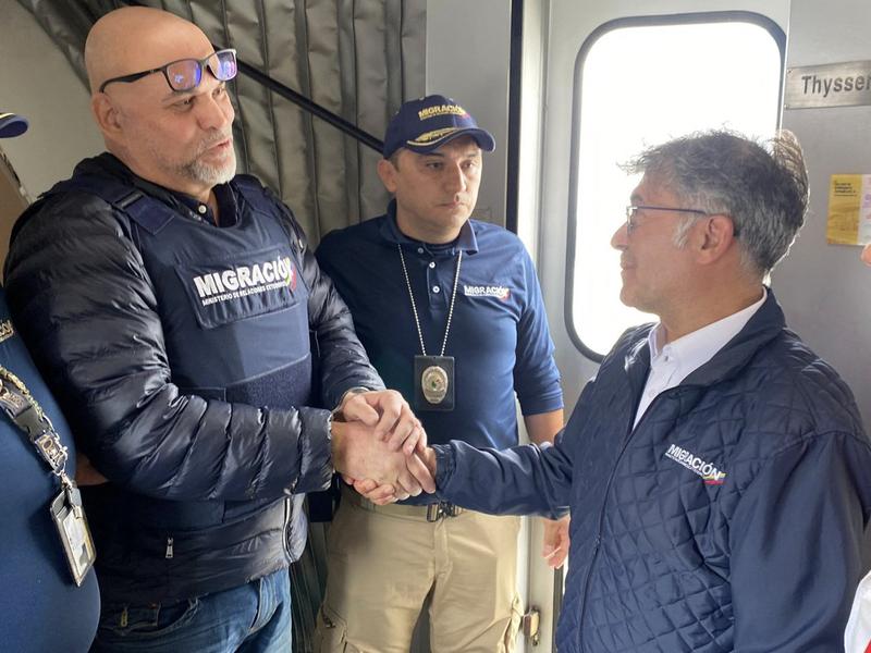 Salvatore Mancuso (stanga), la revenirea in Columbia, Foto: migracion colombia / AFP / Profimedia