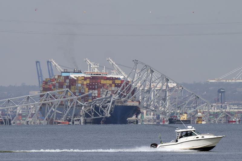 Podul din Baltimore s-a prăbușit după ce un pilon a fost lovit de o navă, Foto: Mark Schiefelbein / AP / Profimedia