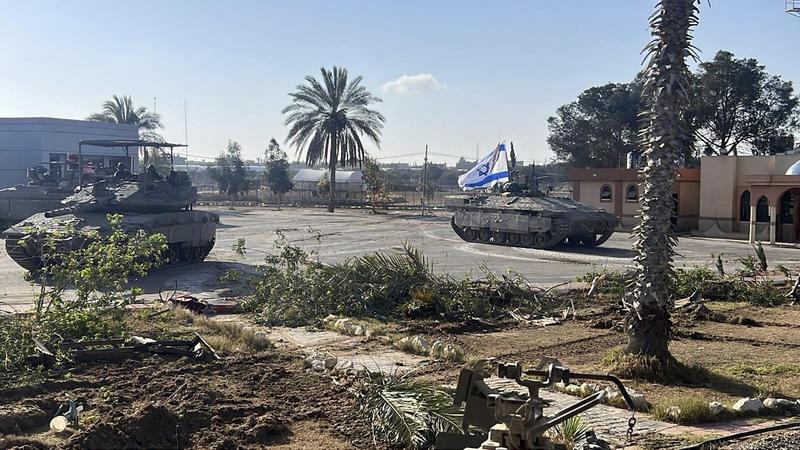 Un tanc al armatei israeliene intră în orașul Rafah din Fâșia Gaza, pe 7 mai 2024., Foto: Israel Defense Forces / AP / Profimedia