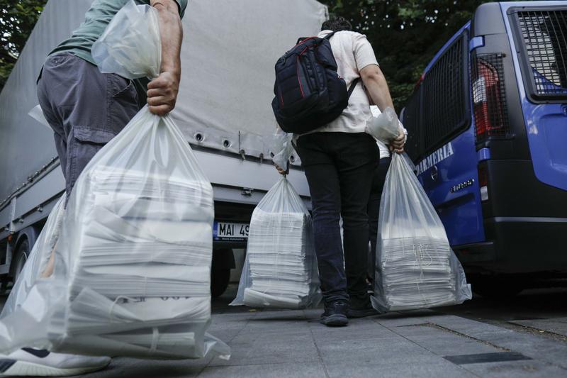 Buletinele de vot vor fi păzite de personalul MAI, Foto: Inquam Photos / Octav Ganea