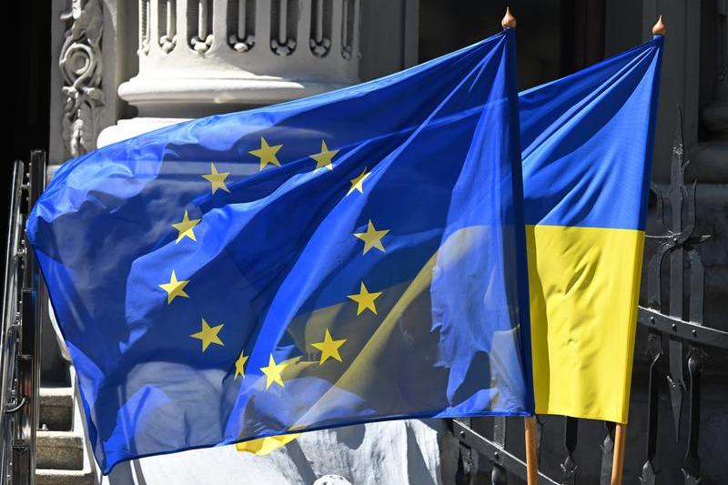 Steagurile UE si al Ucrainei, Foto: Vladimir Sindeyeve/NurPhoto/Shut / Shutterstock Editorial / Profimedia