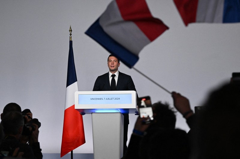 Jordan Bardella, liderul extremei drepte franceze și protejatul lui Le Pen, favorit să câștige alegerile prezidențiale în orice scenariu, arată un nou sondaj