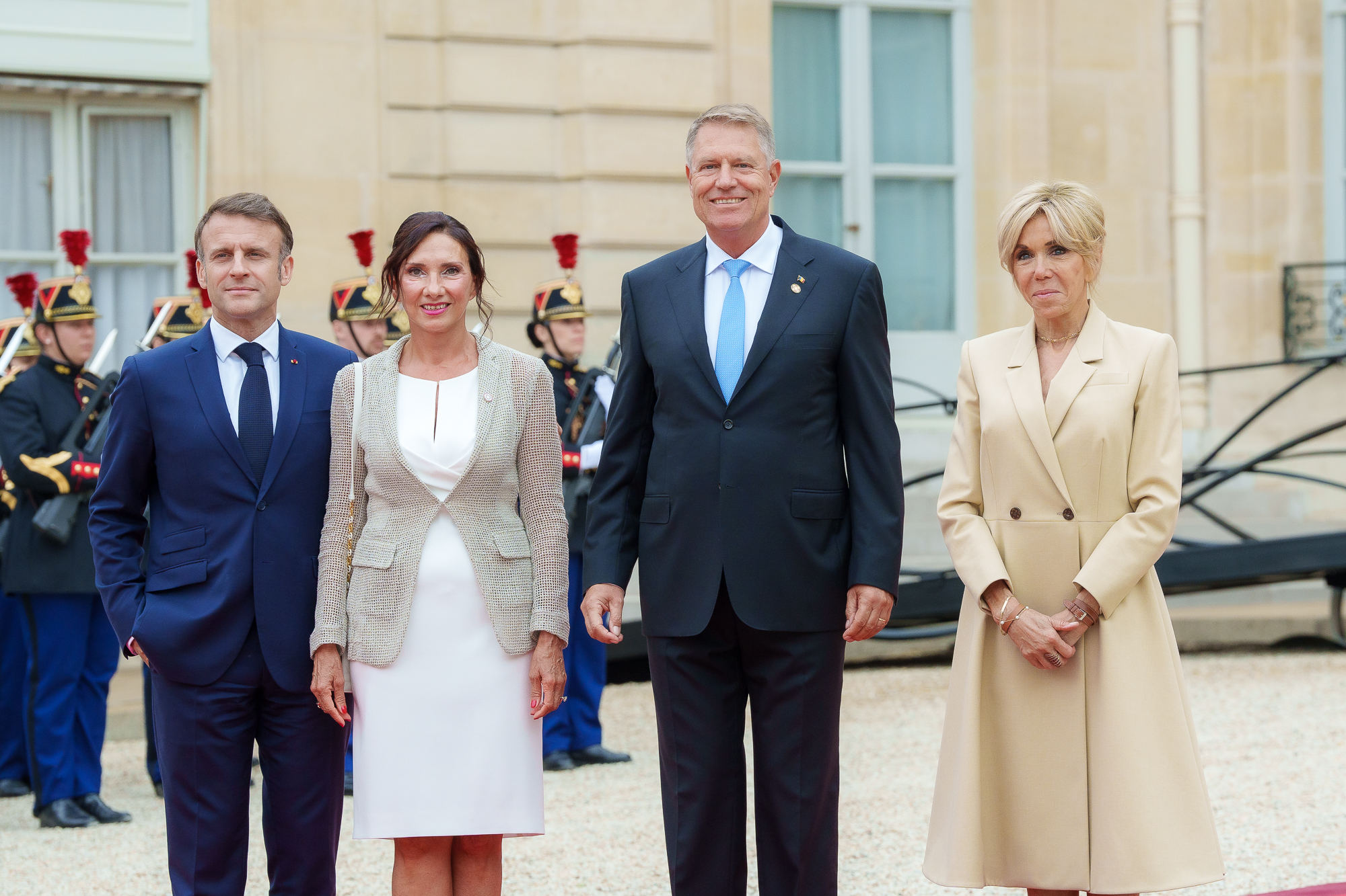 Klaus Iohannis și soția sa Carmen, prezenți la recepţia pentru şefi de stat găzduită de Emmanuel Macron