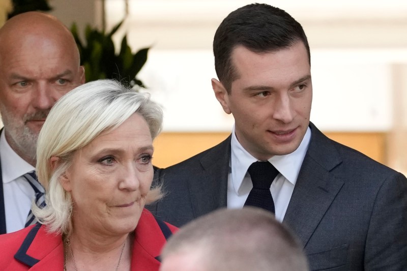 Partidul lui Le Pen, gata să susțină demiterea guvernului francez. Doar „un miracol” îl mai poate salva pe premierul Barnier