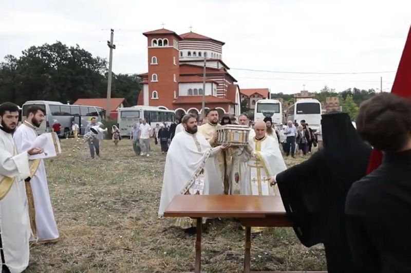 Procesiune cu moaște la Mănăstirea Pantocrator în Teleorman. FOTO: INQUAM Photos / Octav Ganea & Ovidiu Micsik