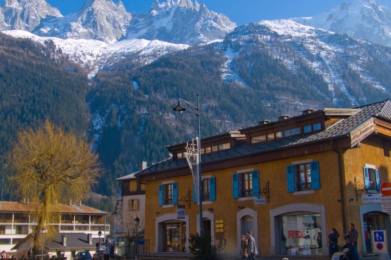 Faimoasa Vale Chamonix restrânge numărul locuințelor ce pot fi închiriate turiștilor, deși autoritățile se tem că măsura ar putea fi ilegală