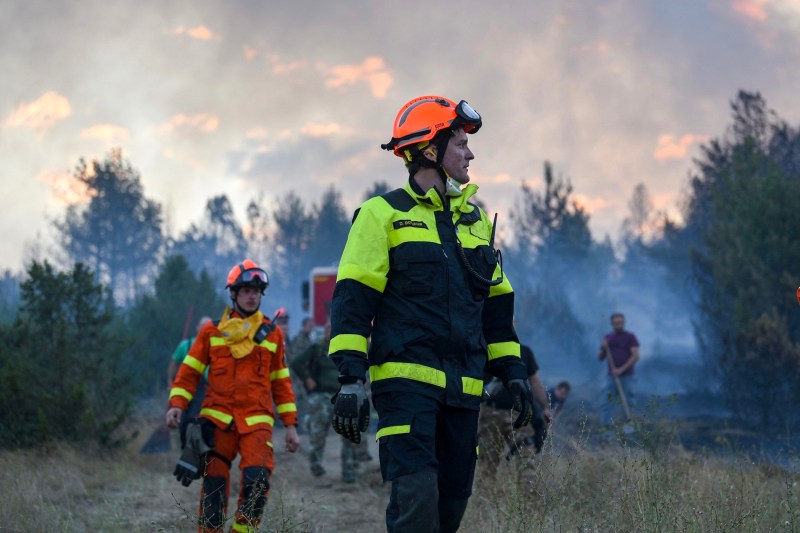 „Stare de criză” pe 30 de zile din cauza incendiilor. Decizie luată de o țară balcanică