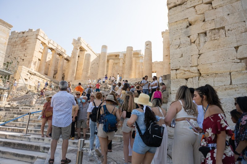 „The Acropolis Experience”: 5.000 de euro vor trebui să scoată din buzunar turiștii care își doresc o „vizită privată” la celebra Acropolă din Atena