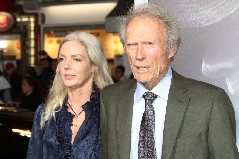 Clint Eastwood anunță moartea partenerei sale, la 61 de ani: „A fost o femeie minunată și grijulie”