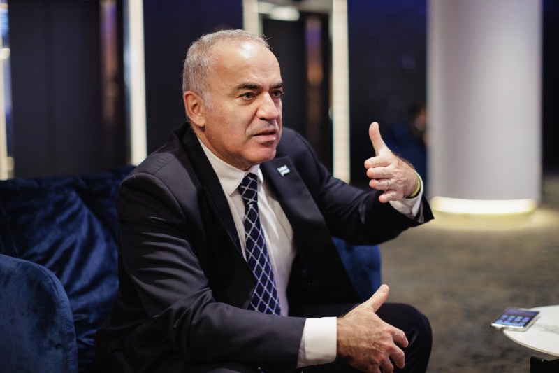 De ce crede Garry Kasparov că ameninţarea nucleară este o cacealma a propagandei ruse. Cum vede sfârşitul războiului din Ucraina și ce spune despre pericolul pentru România