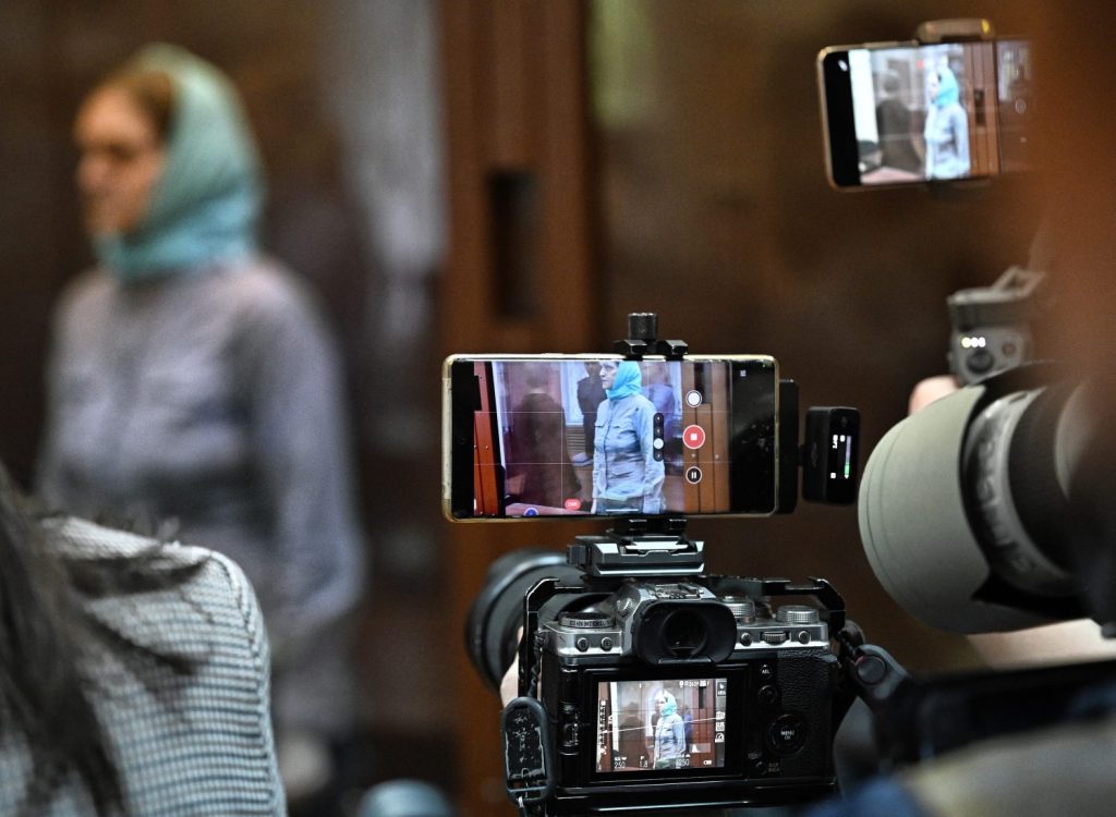 Imagine de la audierile jurnalistei ruse Nadezhda Kevorkova, acuzat[ de terorism