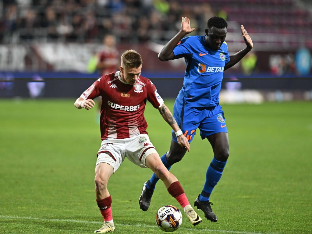 Rapid și FCSB, două dintre echipele sponsorizate de casele de pariuri. Foto: Profimedia