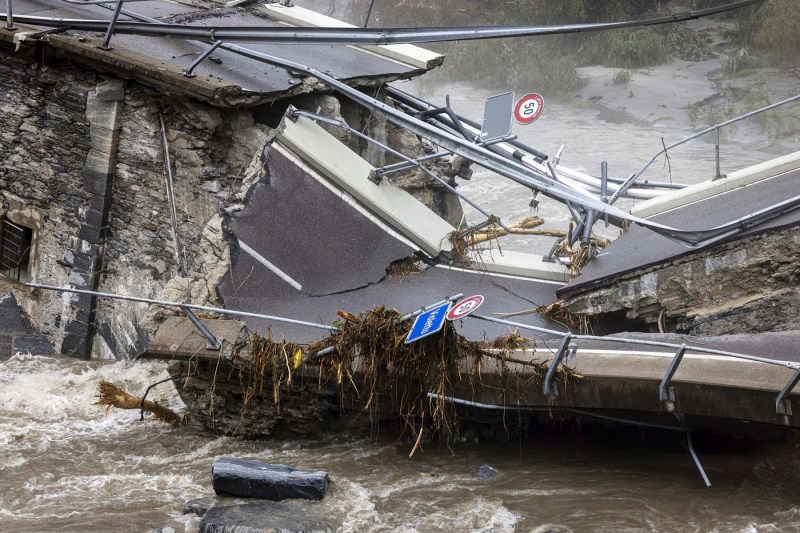 Franța, Elveția și Italia, lovite de furtuni puternice: Cel puțin șapte persoane și-au pierdut viața