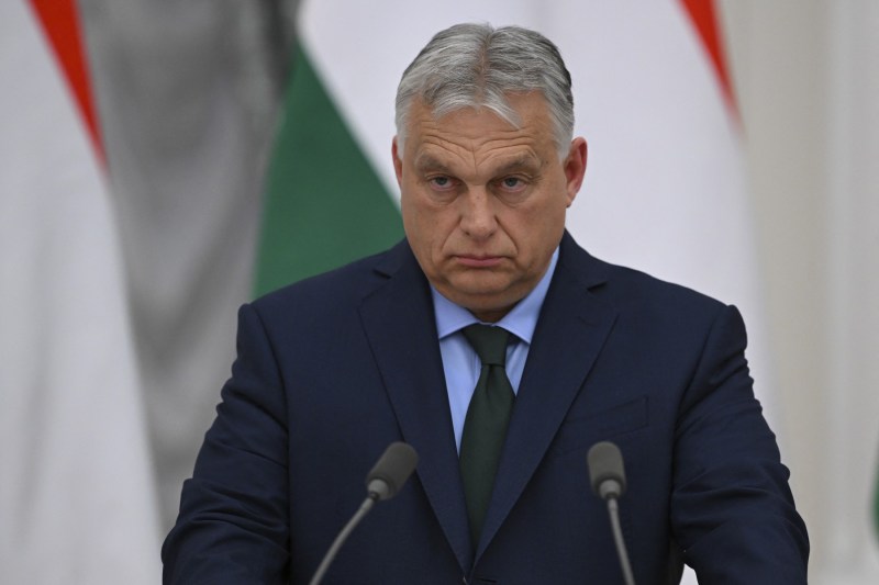 ”Urmează o schimbare nevăzută în 500 de ani”. Associated Press și The Guardian, despre mesajele amenințătoare date de Viktor Orban în România la adresa Europei