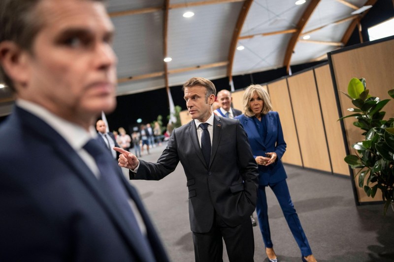 În prima reacție de după alegeri, Emmanuel Macron cere o coaliție între forţele mainstream, care au „valori republicane”