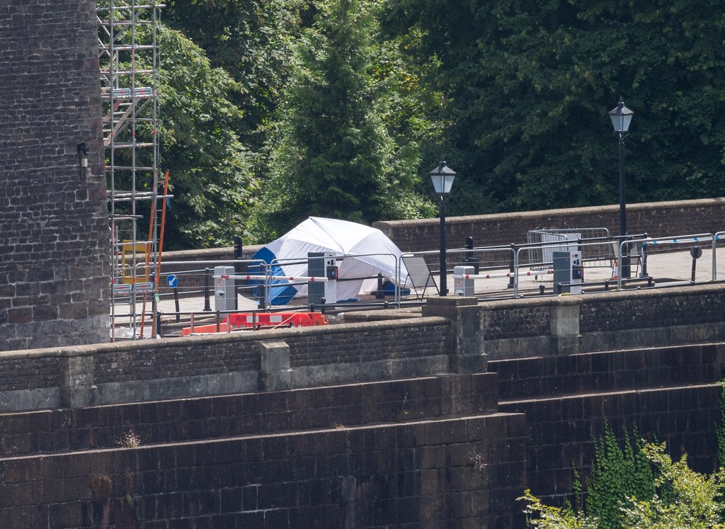Valize cu rămășițe umane au fost găsite pe Podul suspendat Clifton din Bristol / FOTO: Simon Chapman/LNP / Shutterstock Editorial / Profimedia