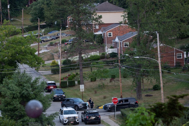 Poliția la casa lui Thomas Matthew Crooks, în timp ce FBI continuă ancheta cu privire la tentativa de asasinat a lui Trump FOTO: Rebecca DROKE / AFP / Profimedia