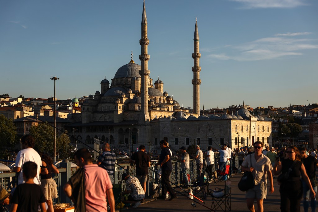 Oameni în Istanbul / Foto: Shady Alassar/ZUMA Press Wire/Sh / Shutterstock Editorial / Profimedia