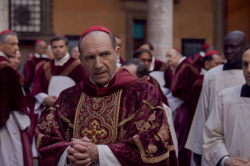VIDEO Uneltirile de la Vatican iau o turnură machiavelică într-un nou film cu aspirații la Premiile Oscar