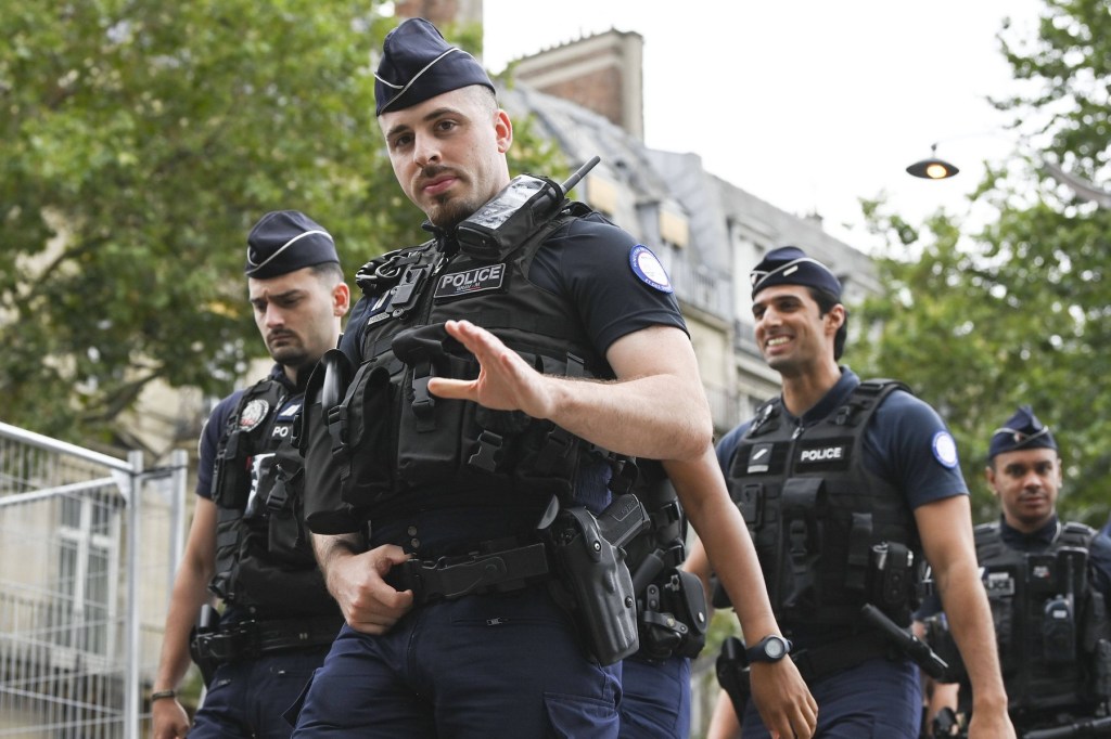 Forte de securitate la tot pasul in Paris Foto: Panoramic / Sipa Press / Profimedia