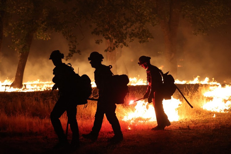 VIDEO Incendiul din California, scăpat de sub control. Sute de mii de hectare pârjolite în numai trei zile