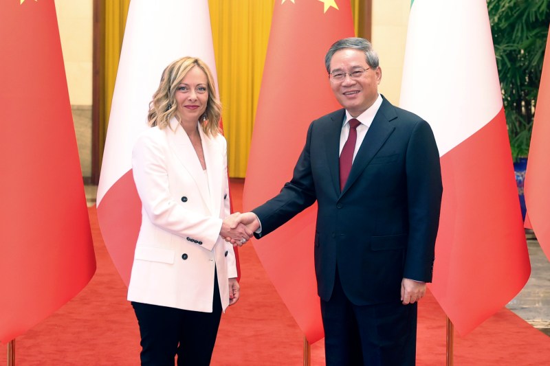 Giorgia Meloni și Li Qiang / Foto: Liu Weibing / Xinhua News / Profimedia