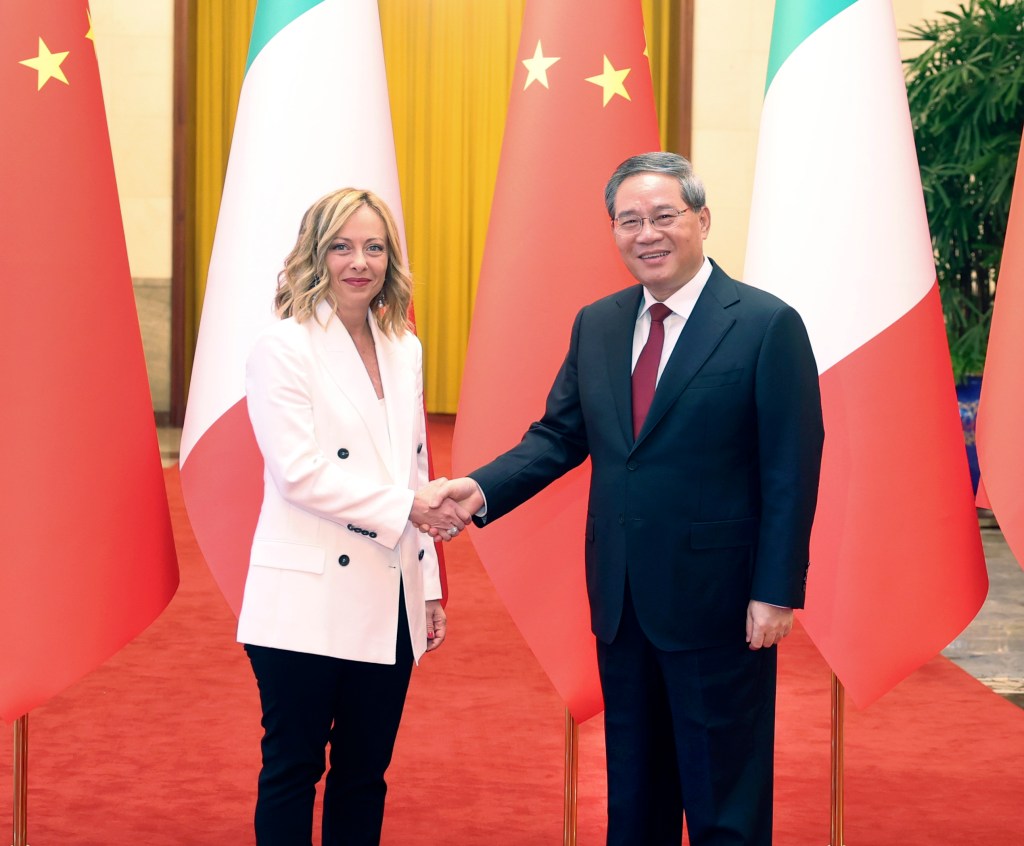 Giorgia Meloni și Li Qiang / Foto: Liu Weibing / Xinhua News / Profimedia