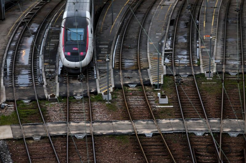 „Un atac masiv” a lovit rețeaua de trenuri de mare viteză din Franța / Haos pentru 800.000 de călători / Cine sunt primii suspecți ai „actului de sabotaj”
