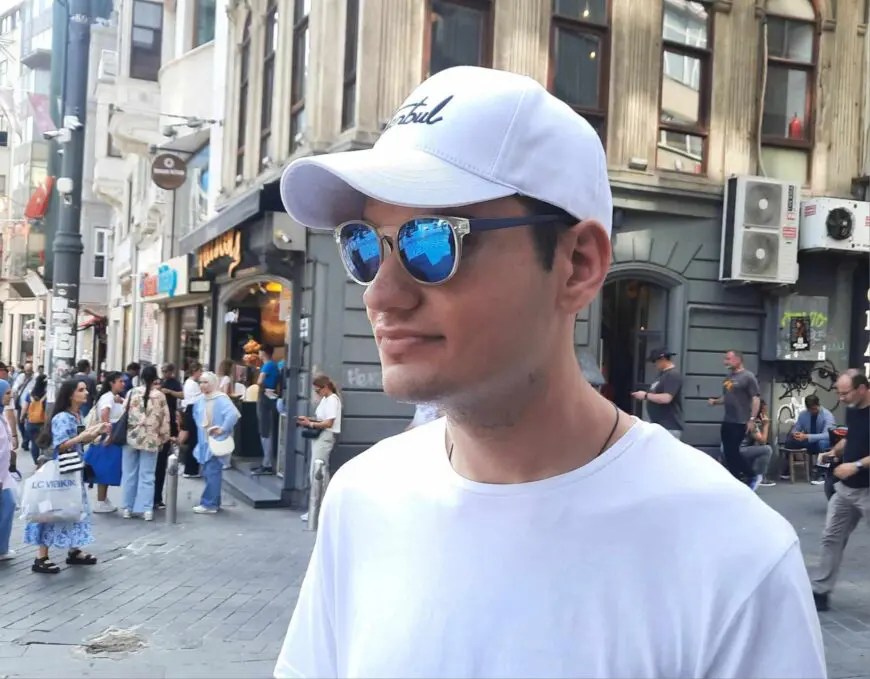 Știind că este anul majoratului său, David se tot frământă de la începutul lui 2024. Se tot întreabă ce o să se facă el, cum se va schimba viața lui după ce va împlini 18 an.