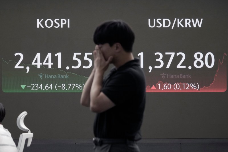 LIVE Panică pe burse în „Lunea Neagră 2024”: Acțiunile s-au prăbușit în Japonia și pe mai multe piețele asiatice / Totul e „roșu” și pe bursele europene / „Indicele fricii” de pe Wall Street e la maximul ultimilor patru ani