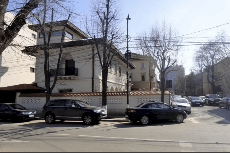 Fenomenala bibliotecă din Casa lui Dimitrie Gusti / FOTO: Mădălin Ghigeanu via B365.ro