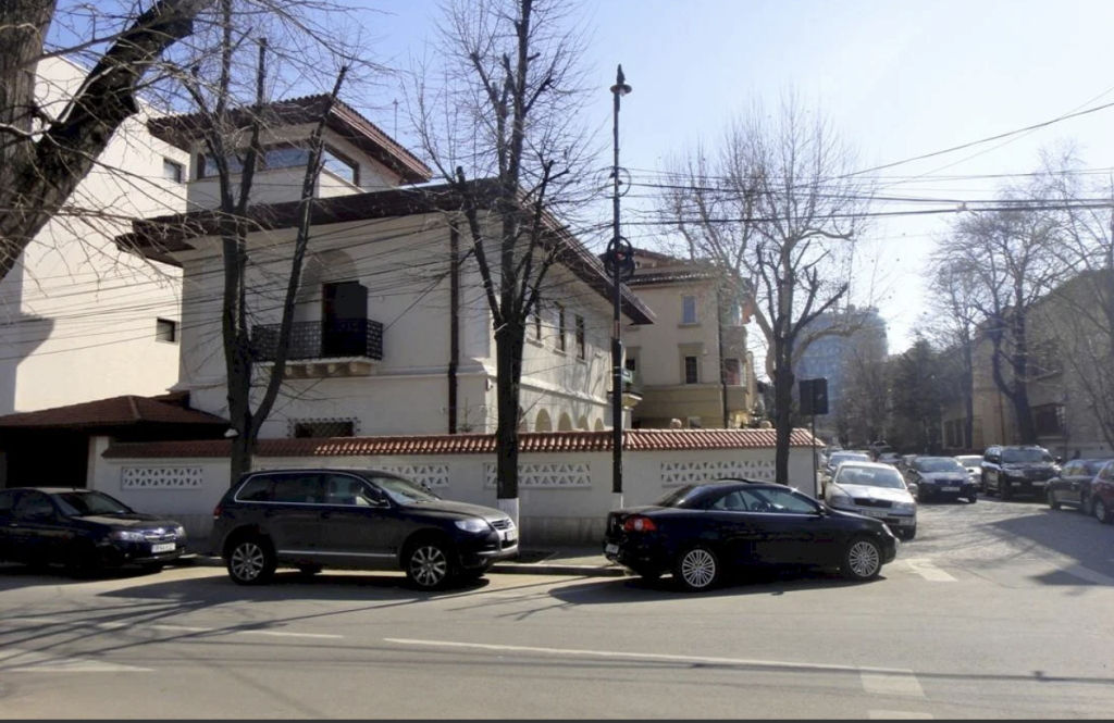 Fenomenala bibliotecă din Casa lui Dimitrie Gusti / FOTO: Mădălin Ghigeanu via B365.ro
