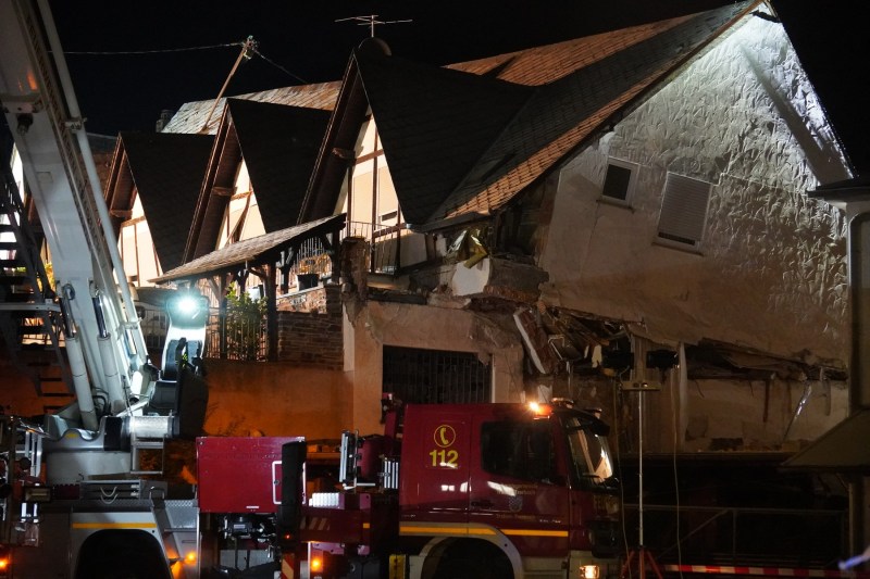 Hotel prăbușit parțial în Krov, Germania. Foto: Florian Blaes / AFP / Profimedia