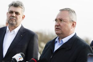 Marcel Ciolacu (S), prim-ministrul Romaniei si Nicolae Ciuca (D) presedintele PNL sustin o conferinta de presa pe santierul centurii Timisoara Sud, Timisoara, Vineri 22 Martie 2024. Inquam Photos / Cornel Putan