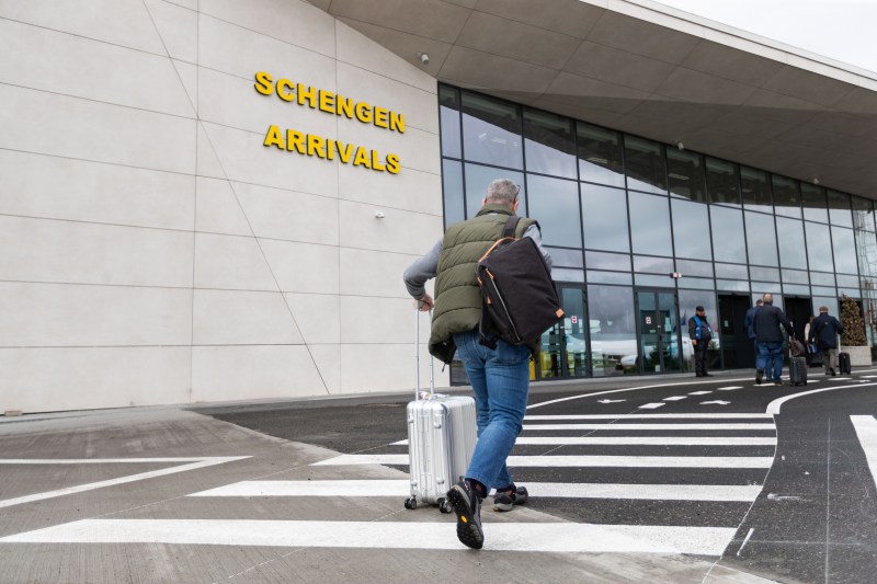 Bani risipiți? De la 1 septembrie, se schimbă iar regulile pentru bagajul de mână pe aeroporturile din Europa. Ce trebuie să știi