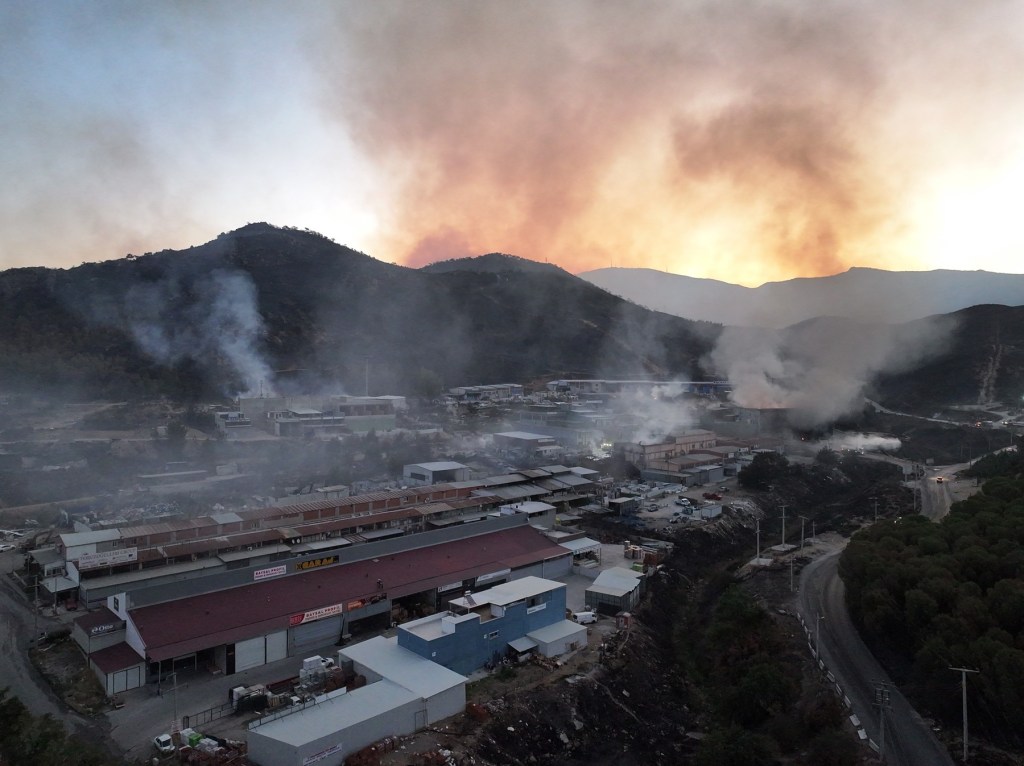 Incendiu în Turcia. Foto: Mahmut Serdar Alakus / AFP / Profimedia