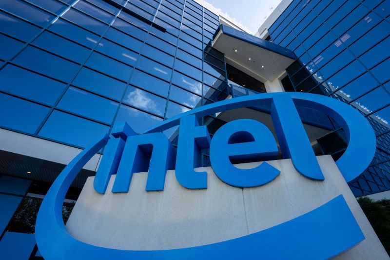 Intel câștigă după 15 ani bătălia dusă în UE din cauza discounturilor pentru producătorii de laptopuri