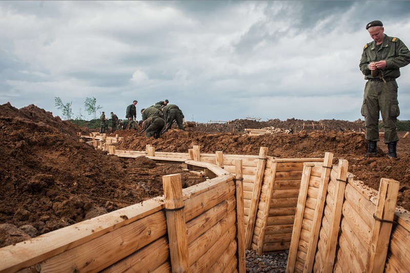 Într-un act de aparentă disperare, trupele ruse au început să sape tranșee în regiunea Kursk, la 80 km de graniță, în timp ce trupele ucrainene continuă să avanseze. Foto: Not supplied / WillWest News / Profimedia