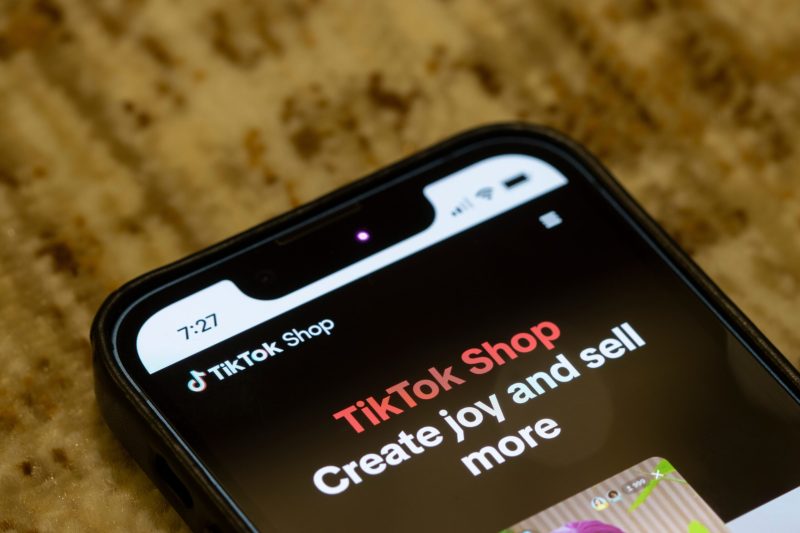 Secretele prin care platforma de shopping a TikTok reușește să fure clienții și banii de sub nasul giganților Shein și Temu