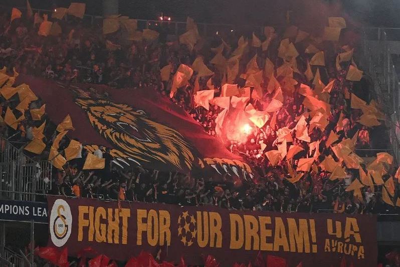 „Umanitatea și-a pierdut conștiința în Gaza” »  Galatasaray riscă sancțiuni din partea UEFA după mesajele afișate de ultrași