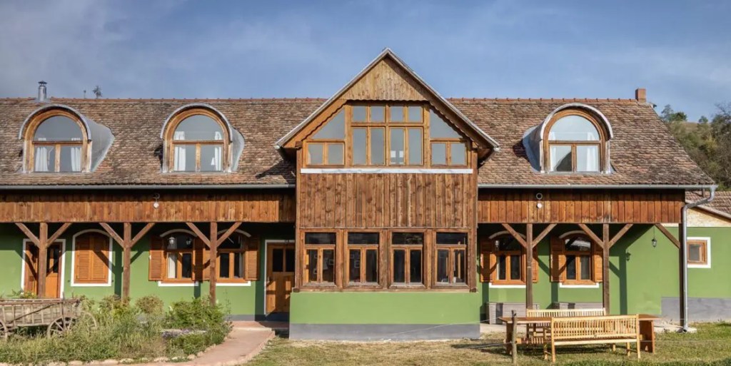 Un neamț care a readus la viață casele tradiționale săsești din satul Cund, județul Mureș.