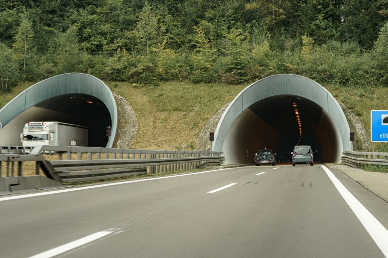 Apar și tunelurile de autostradă în România: de la zero acum la 73. Ce autostrăzi vor avea tuneluri