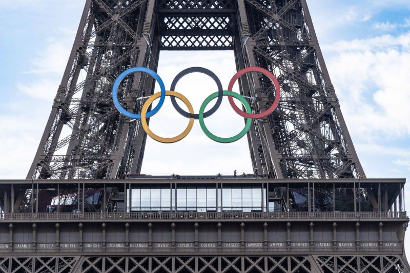 Probleme la Paris! Turnul Eiffel, evacuat înainte de ceremonia de închidere a Jocurilor Olimpice